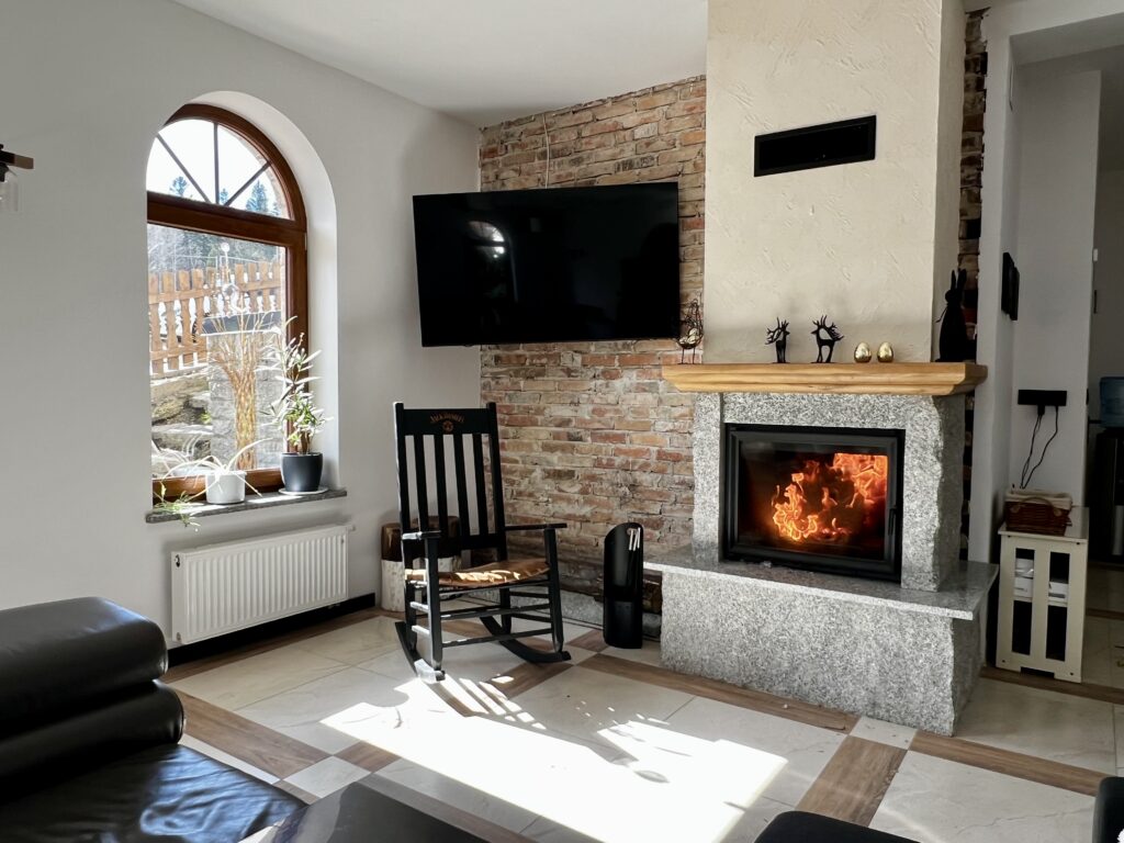 Lounge – rocking chair by the fireplace