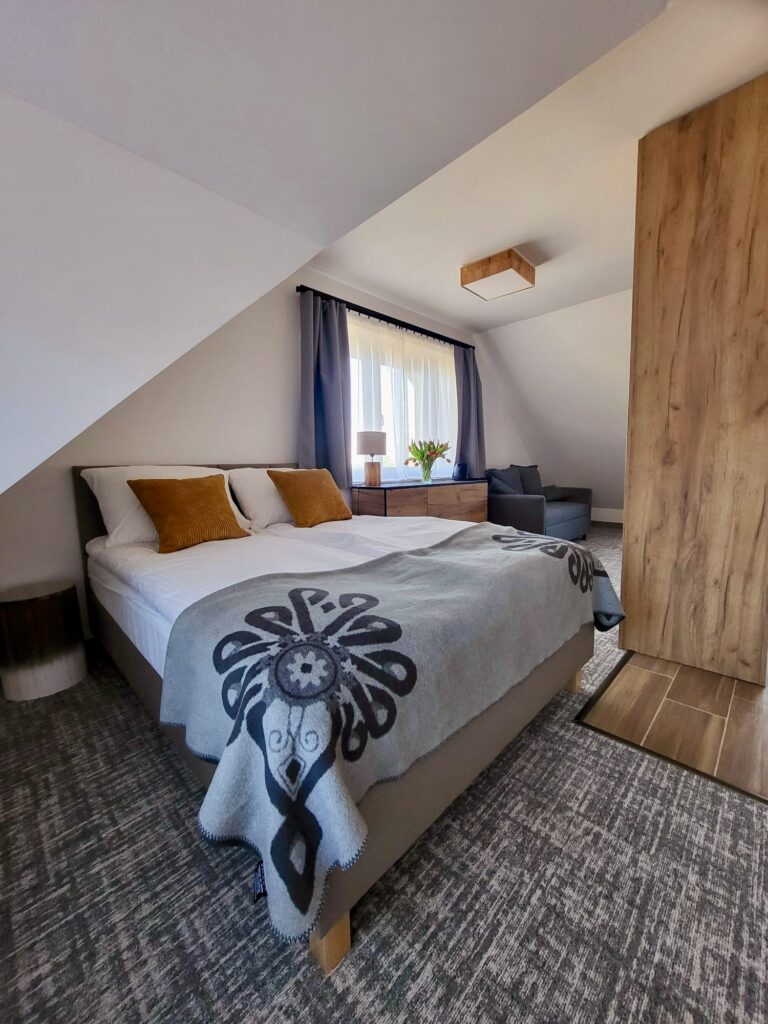 Złoty Widok room – double bed under the sloping ceiling