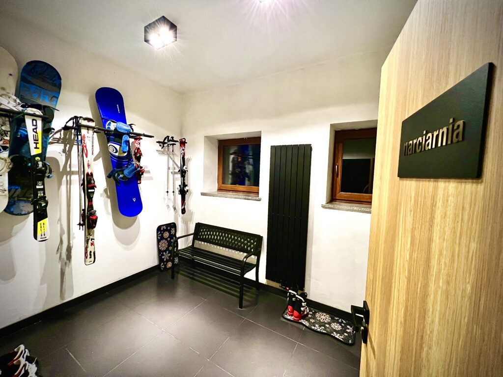 Ski room by the entrance to Willa Górska Szrenicówka