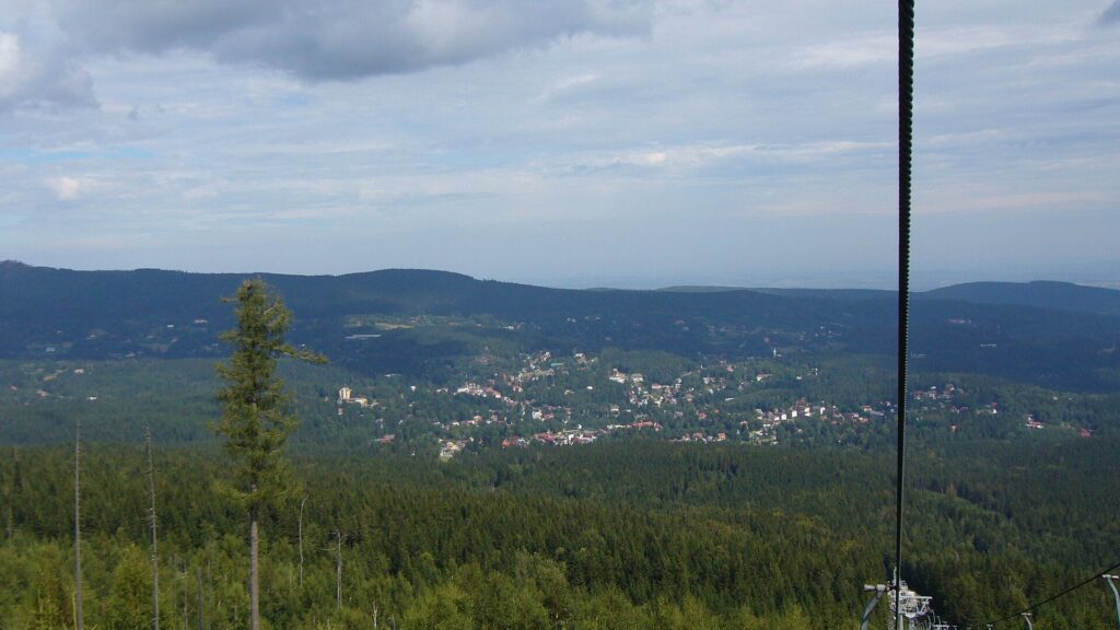 Panorama Szklarskiej Poręby z Górami Izerskimi
